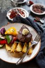 Roast beef steak mit Ratatouille and potato wegdes — Stock Photo