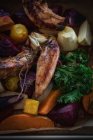 Куриное филе с жареными овощами — стоковое фото