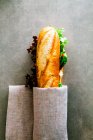 Primo piano di delizioso panino Deli con verdure — Foto stock