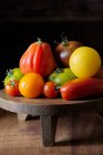 Tomaten-Stillleben mit Büffelherz-Tomaten — Stockfoto