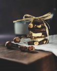 Schokoladenstücke übereinander gestapelt aromatisieren — Stockfoto