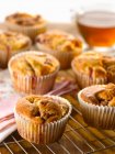 Primer plano de muffins de frambuesa - foto de stock
