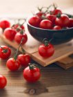 Close-up shot of cherry Tomatoes on wooden board — Fotografia de Stock