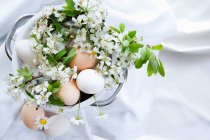 Eggs and cherry blossoms branches as spring decorations — Stock Photo