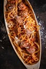 Спагетти с фрикадельками крупного плана — стоковое фото