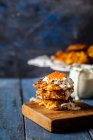 Latkes with fried leeks, sour cream and red trout caviar — Stock Photo