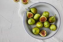Gros plan de délicieuses figues biologiques fraîches — Photo de stock