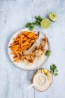 Chicken kebabs with peanut sauce and sweet potato wedges — Stock Photo