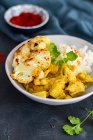 Coconut curry chicken with roasted cauliflower and rice - foto de stock