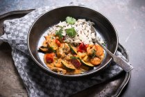 Coconut and tomato curry with vegetables and tofu, with rice and wild rice mixture — Stock Photo