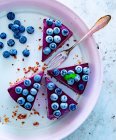 Slices of blueberry cake on a cake plate — Stock Photo