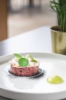 Beef tartare on plate, restaurant serving — Fotografia de Stock