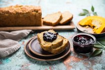 Seeded pumpkin bread with elderberry jam — Stock Photo
