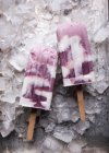 Vegan blueberry yoghurt and coconut milk ice lollies — Stock Photo