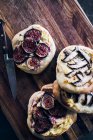 Mini pizzas with figs, cheese and mushrooms — Stock Photo
