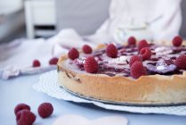 Vegan poppyseed cheesecake with berries — Stock Photo