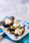 Barbecued banana split close-up view — Stock Photo