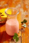 Mango and strawberry smoothie with yogurt and vanilla — Stock Photo