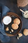 Coconut and almond macaroons — Stock Photo