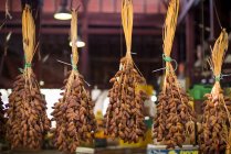 Suspended date bunches on a market — Stock Photo