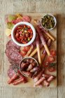 Charcutaria com presunto de Parma, salame e salsichas — Fotografia de Stock