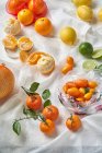 Divers agrumes : citrons, citrons verts, kumquats, pomelo, mandarines et oranges — Photo de stock