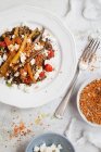 Lentil і морквяний салат з Фетою і Дуккою — стокове фото