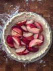 Крупный план вкусного персикового пирога — стоковое фото