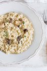 Gros plan de délicieux risotto aux champignons crémeux — Photo de stock