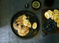 Pancake with blueberries and bananas — Stock Photo