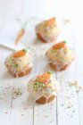 Muffin di carota di Pasqua con spruzzi colorati — Foto stock