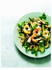 Salade de crevettes et sushis — Photo de stock
