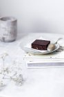 Vegan raw brownies with nuts and dates, on white marble background - foto de stock