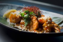 Fried prawns with chilly sauce — Stock Photo