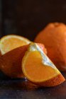 Nahaufnahme von köstlichen geschnittenen Orangen — Stockfoto