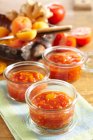 Albaricoque y chutney de tomate - foto de stock