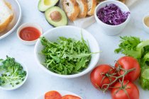 Различные овощи и салат — стоковое фото