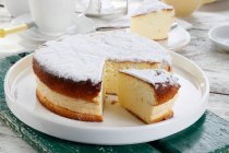 Cheesecake de limão na mesa — Fotografia de Stock