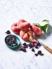 Donut Peaches and Blackberries with knife on marble surface — Stock Photo