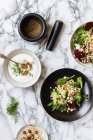 Салат притэм с брокколи, свеклой, миндалем, оливками и сыром фета — стоковое фото