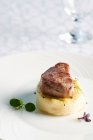 Beef fillet on mashed potatoes with microgreens — Foto stock