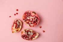 Primo piano di deliziosi frutti di melograno — Foto stock