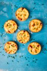 Mini cheese and bacon tarts with chives — Stock Photo