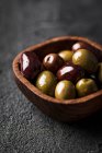 Olives vertes et noires — Photo de stock