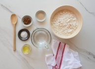 Ingredientes para pan casero - foto de stock
