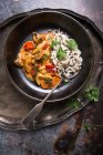 Coconut and tomato curry with vegetables and tofu, with rice and wild rice mixture - foto de stock
