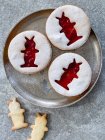 Jam cookies with Easter bunny motifs — Stock Photo