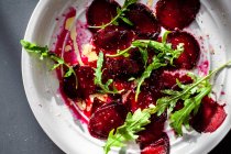 Salad with beetroot and pomegranate seeds — Stock Photo