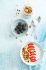 Breakfast with yogurt granola strawberries and blackberries — Foto stock