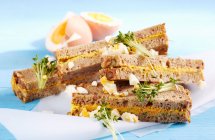 Pane di semi di zucca con carota e burro di cerfoglio (pranzo) — Foto stock